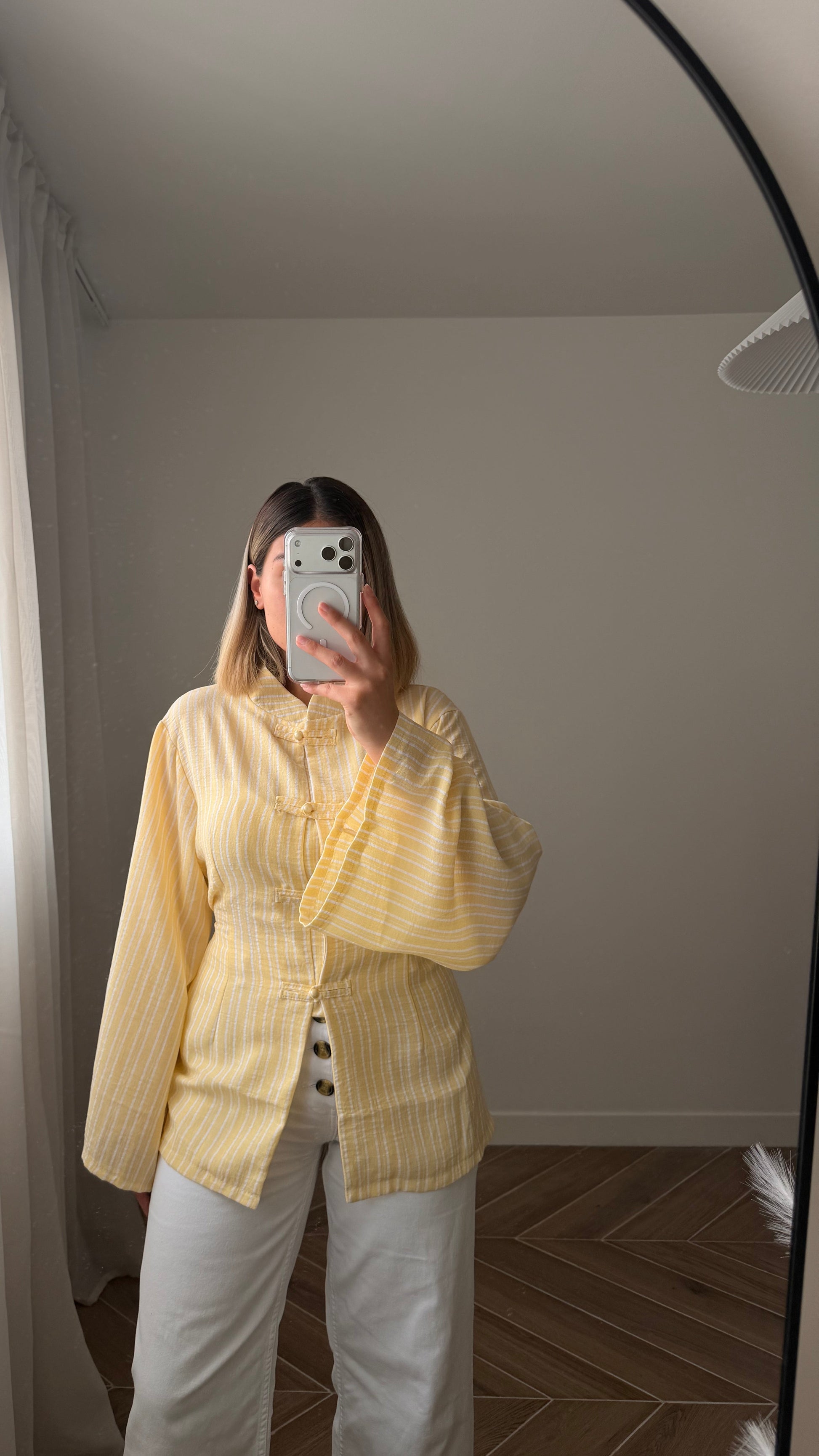 Haut Sakina jaune - vue miroir lumière naturelle